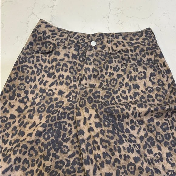 Cheetah Print Baggy Jeans - Picture 2 of 6